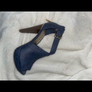 GUESS medium blue pumps/heels